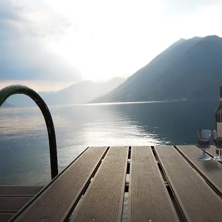 Apartamento Charming House With Private Dock On Iii