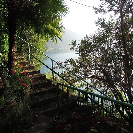 Charming House With Private Dock On Iii Apartamento Argegno