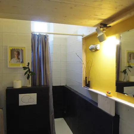 Apartamento Charming House With Private Dock On Iii